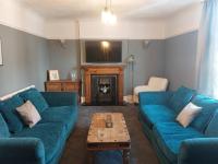 Llandudno apartment, quirky pub with tropical beer garden - B&B Llandudno