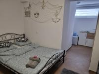 Camera Quadrupla Economy