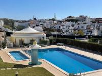 Relaxing 2 Bedroom House 5 minutes away from Vilamoura Marina - Chambres d'hôtes Quarteira