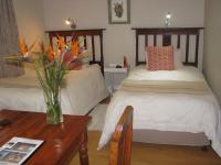 Tweepersoonskamer met 2 Aparte Bedden en Eigen Badkamer