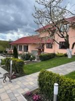 Приватний будинок для сімейного відпочинку з басейном і сауною - Bed and Breakfast