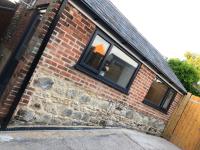 B&B Newport - Exclusive Modern decorated 1 Bedroom Detached Studio - Bed and Breakfast Newport