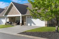 Luxe Quiet Townhouse w/Parking/Pool/By Dollywood - B&B