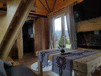 Bieszczadzka Chatka- domek góralski - B&B Smerek