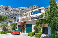 Villa Atopos with heated private pool, 5 bedrooms, Cinema room, panoramic sea views - B&B Omiš