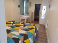 B&B Hendon - Star London Brent Street Cosy 1-Bed Hideaway - Bed and Breakfast Hendon