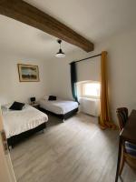 Chambre Lits Jumeaux avec Salle de Bains Commune