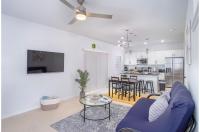 B&B San Antonio - BRAND NEW 2 Stylish 3BR Near Exciting Downtown - Bed and Breakfast San Antonio