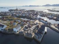 Modern apartment in Henningsvær - B&B