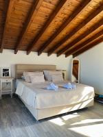 Seaview Villa - Amazing Sea & Mountain View - Bed and Breakfast Koskinoù