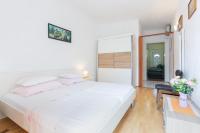 Apartment mit Terrasse