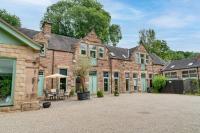 Sleeps 18. Stunning gardens, pool and hot tub. - B&B