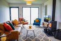 2 Bed Ground Floor Apartment - 3 Plas - B&B