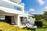 Alcazaba Lagoon Apartment with Private Beach, Pools, Gym, Sauna, Hot Tub & Fully Equipped Kitchen - B&B Casares