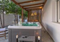 Suite with Hot Tub