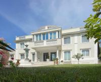 B&B Livorno - Villa Bianca a few steps by the sea with exclusive garden & jacuzzi - Bed and Breakfast Livorno