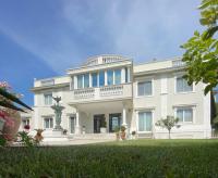 Villa Bianca a few steps by the sea with exclusive garden & jacuzzi - Chambres d’hôtes