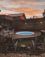 Estudio con vistas a la piscina