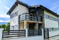 Hill House Valiug Crivaia - B&B