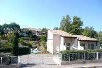 15mn de Cannes, Villa la Soleiade , 3Gites 2-4 pers type T2, climatisés, piscine, au Lac de Saint-Cassien VAR - B&B