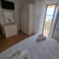 Camera Matrimoniale con Balcone e Vista Mare