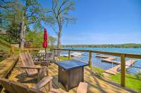 Serene Lakefront Escape Boat Dock and Grill! - B&B