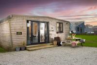 B&B Helston - Wheal Amelia- Beautifully Fitted Wooden Lodge Helston Cornwall - Bed and Breakfast Helston