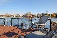 B&B Amsterdam - Houseboat studio with canalview and free bikes - Bed and Breakfast Amsterdam