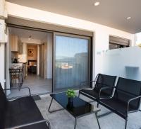 Irene's Design Apartment Swimming Pool - B&B Nikiána