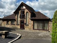 Castle House Holiday Home - B&B