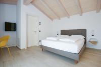 Deluxe Double Room with Balcony and Vineyard View