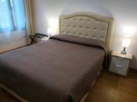 Deluxe Double Room with Shower and Private Bathroom