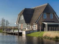 B&B Delfstrahuizen - Beautiful, thatched villa with a sauna at the Tjeukemeer - Bed and Breakfast Delfstrahuizen