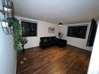 B&B Grays - Impeccable 2-Bed Apartment in Grays London - Bed and Breakfast Grays