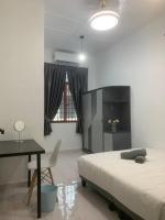 Queen Room Semi Attached Bathroom Bukit Mertajam Alma Impian - B&B Bukit Mertajam