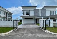 Desaru Arcadia Villa with Pool Table, Outdoor BBQ, Indoor Steamboat by Beestay - B&B