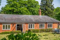 Charming cottage in beautiful countryside with a boating lake - The Calf Pens - B&B