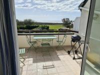 Appartement pour 5 pers. avec terrasse et accès piscine à Arzon - FR-1-639-17 - Bed and Breakfast Arzon