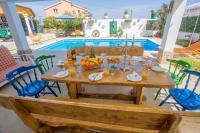 Villa Marela with Heated Swimming Pool - B&B