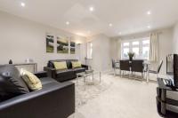 B&B Esher - Roomspace Serviced Apartments - Kinnaird Court - Bed and Breakfast Esher
