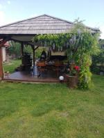 Imádó Vendégház - B&B Cernatu de Sus