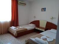 Zweibettzimmer mit Balkon