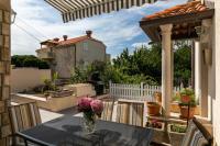 Apartment Tonka - Two bedroom apartment with partial sea view - Chambres d’hôtes Dubrovnik