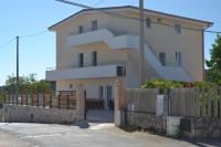 Villa Uria monolocali con e senza angolo cottura - B&B Ischitella