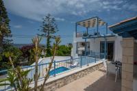 Villa Salomon- Seafront Villa with Private Pool - Chambres d'hôtes Pláka
