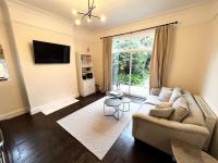 B&B Evesham - Entire apartment, 10mins from Cotswolds, Child friendly, Great Location & plenty of free parking nearby - Bed and Breakfast Evesham