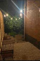 Freshly decorated 1bedroom apartment 10 mins from Cotswolds Child Friendly Great location with plenty of nearby free parking freestanding bath and outdoor private terrace area - Chambres d'hôtes Evesham