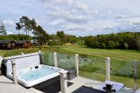 Luxury Hot Tub Lodge, Panoramic Views & Free Golf, Dog Friendly - B&B Swarland
