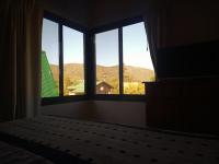 Apartment with Mountain View