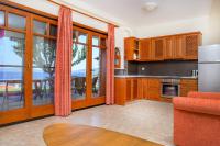 Apartamento de 2 dormitorios con terraza y vistas al mar